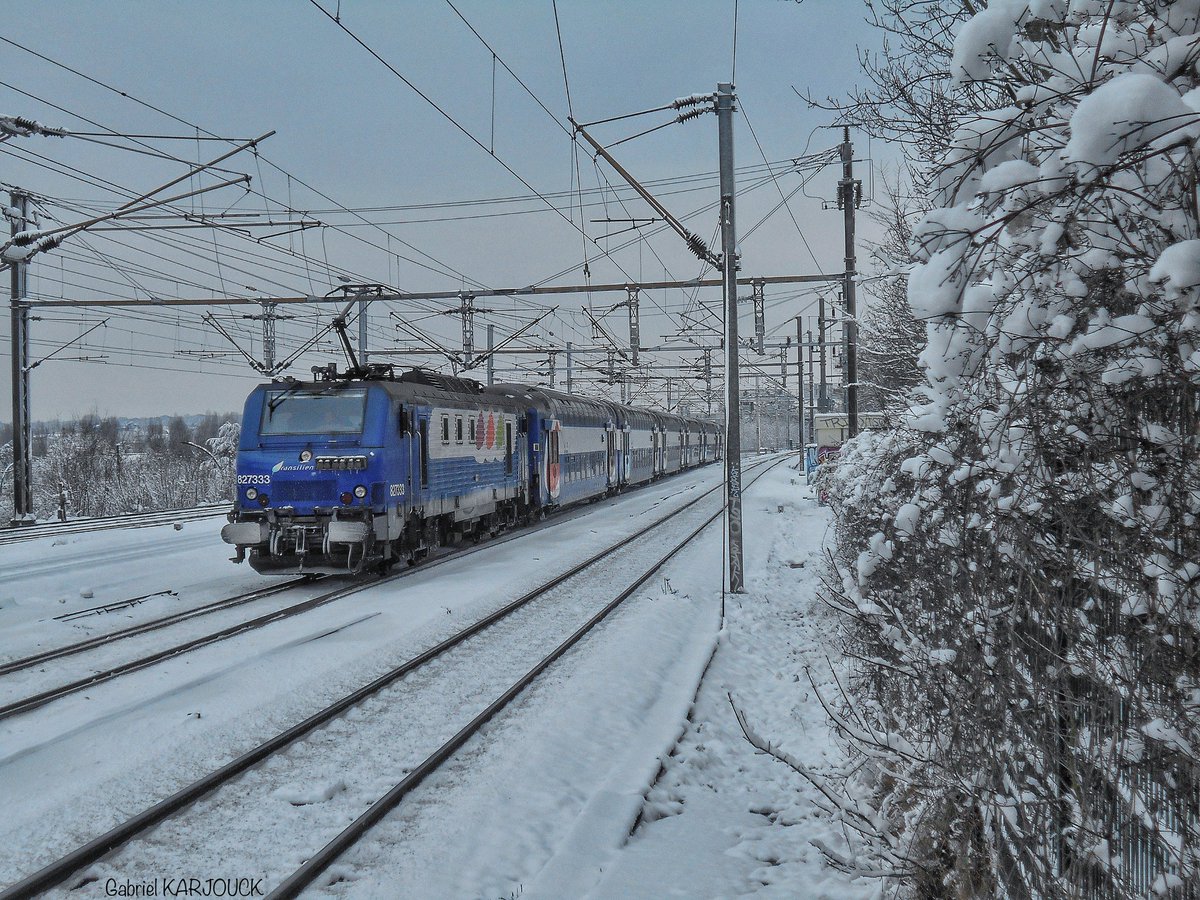 CheminsdeFerTC's tweet photo. Une rame du => #Transilien J entre Mantes-la-Jolie et Paris-Saint-Lazare par Poissy et de passage à #Sartrouville (#BB27300 + #VB2N) en 2019.
Auteur : Gabriel Karjouck par @GabrielVk9 (Compte X) https://t.co/HSYEqpqXxk