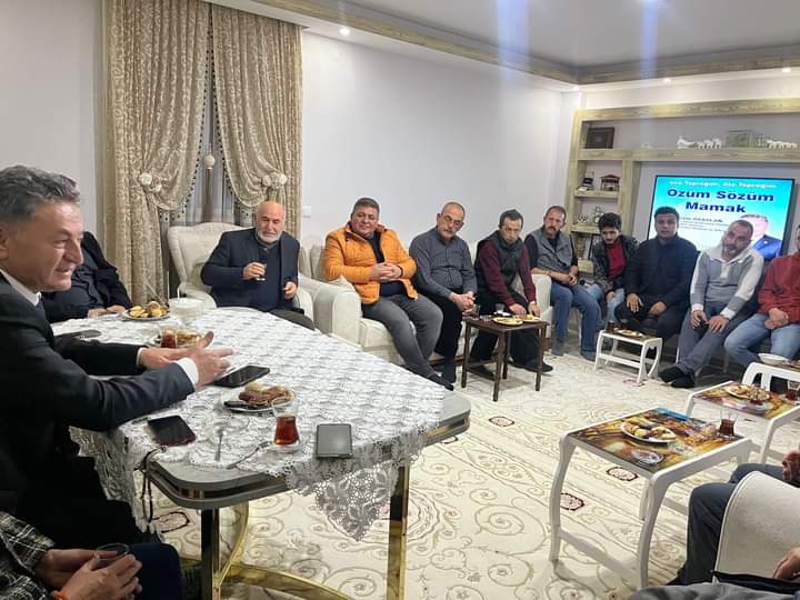 Zerdalitepe'de ev toplantısındayız... Zerdalitepe, Bayındır, Kıbrıs civarında yerleşik esnaf ve işadamları ile son derece verimli bir Mamak sohbeti gerçekleştirdik... Bizleri evinde ağırlayan Ali Telli Kardeşime, Ailesine ve toplantıya katılan tüm dostlarımıza gönülden t.ediyorum