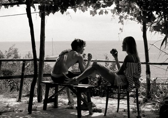 "Si sólo hubiera más gente mágica para ayudarnos a pasar esta vida extraña..."
Charles Bukowski