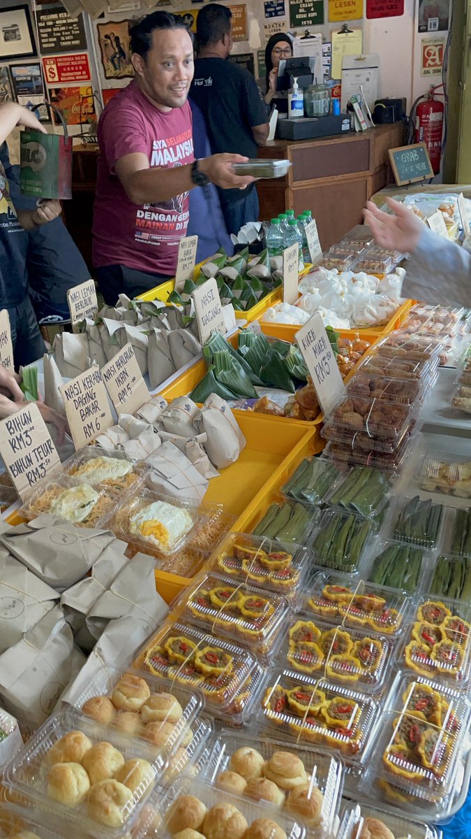 rafzanfazren's tweet photo. Kuantan is sooo underratedddd!!! Makanan sedap. Pantai cantik. Accommodation murah. Jalan tak jem. 

Memang akan repeat kalau nak bercuti tenang tenang. https://t.co/16uQv9pVQl