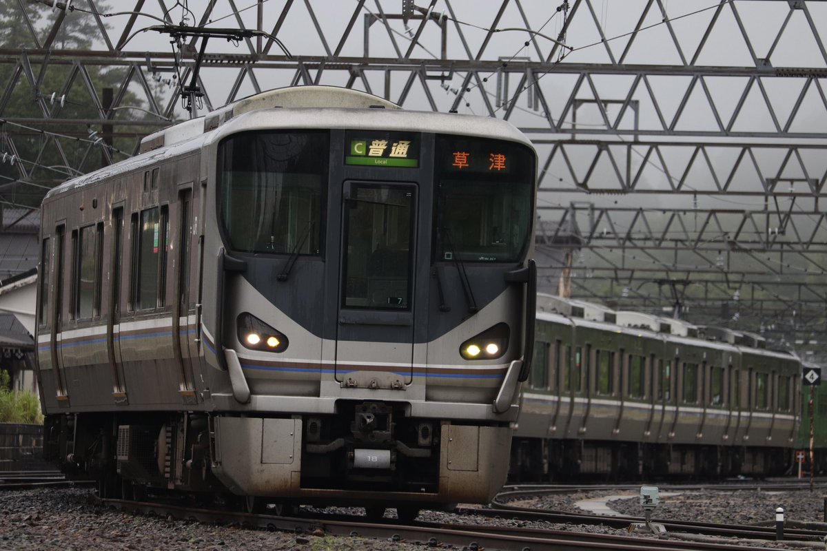 草津線運用次第ではこんなかっこいい電車も走ってる