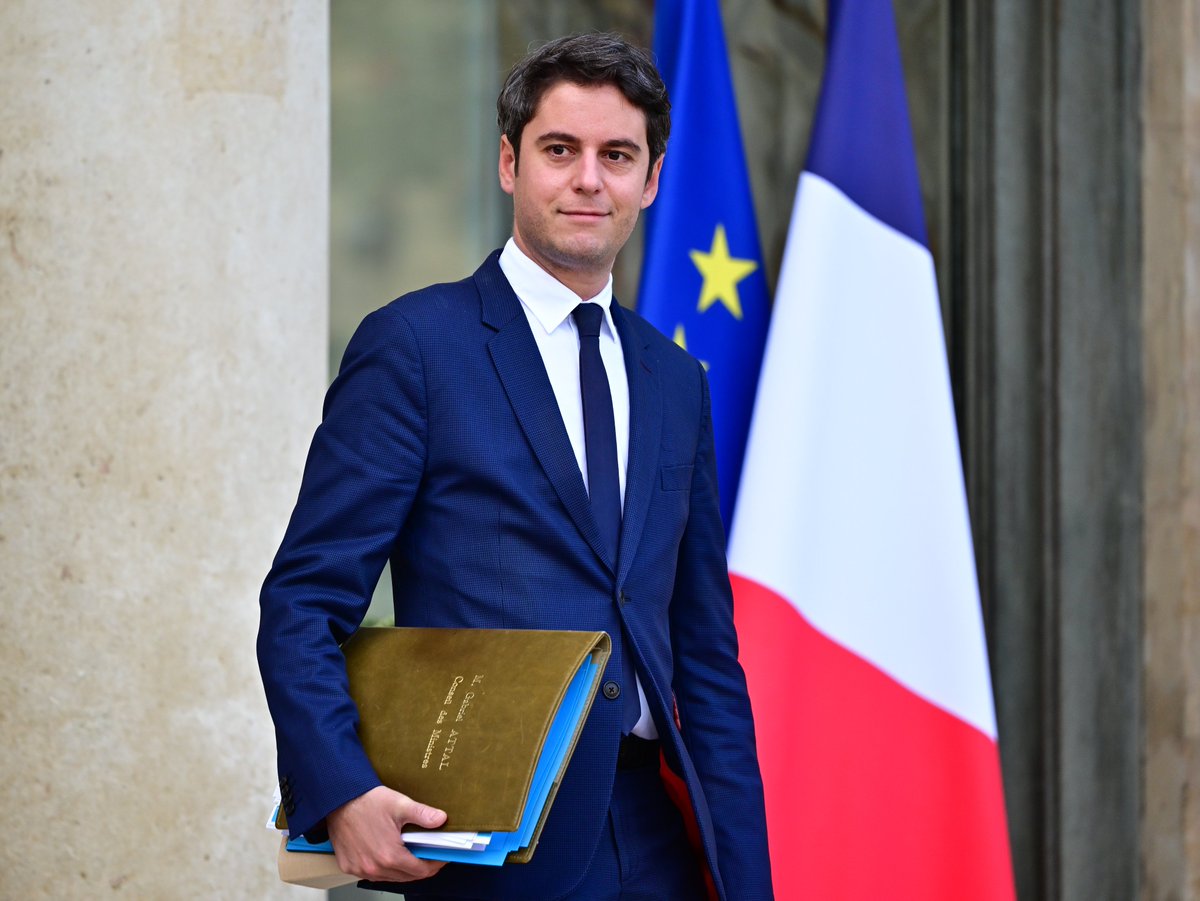 Lagarde's tweet photo. Toutes mes félicitations à @GabrielAttal, nommé Premier Ministre, le plus jeune de l’histoire française à occuper ce poste.
Il incarne la future génération de dirigeants politiques.
Je tiens aussi à remercier @Elisabeth_Borne pour notre excellente relation de travail. https://t.co/ui5hqduIJF