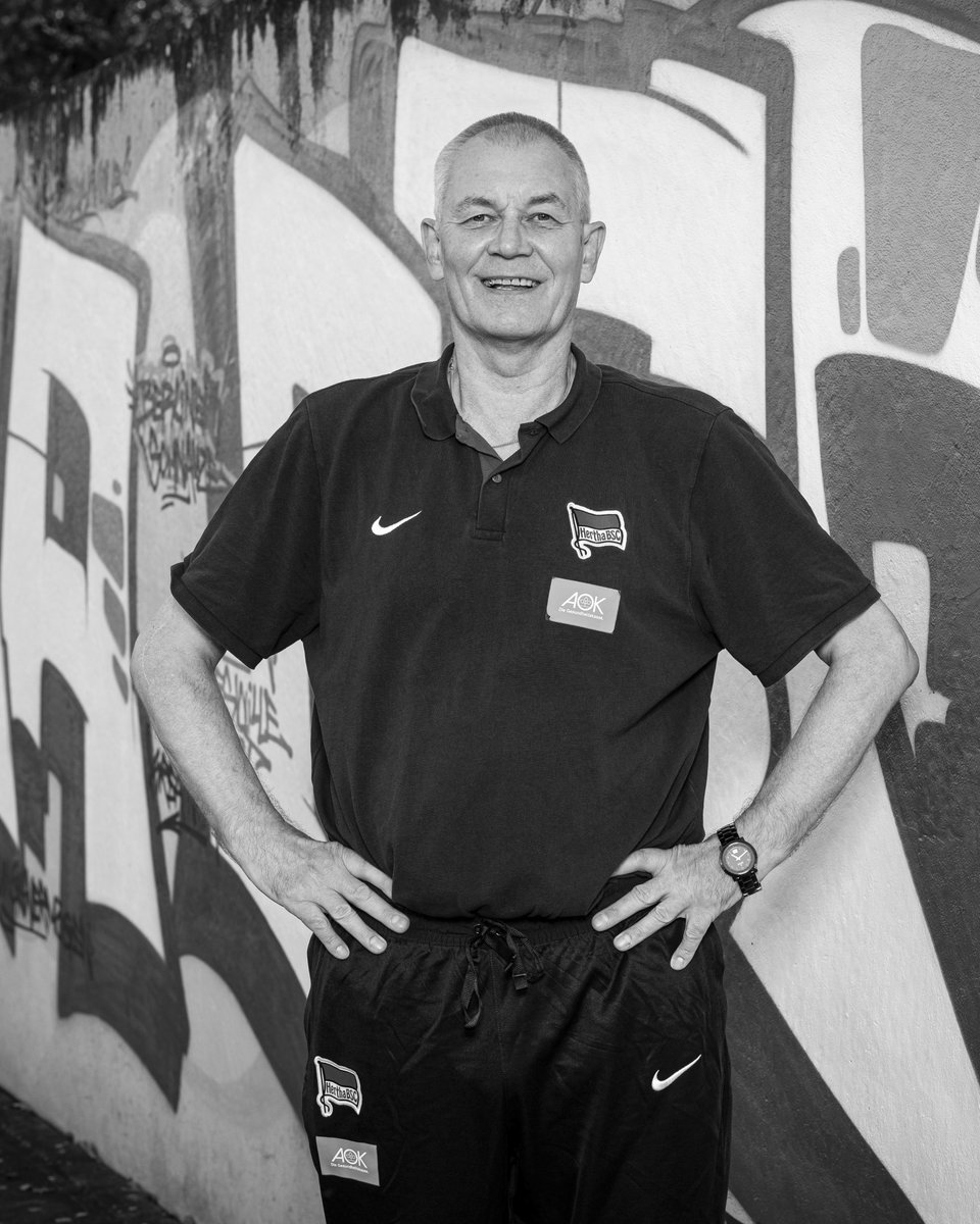HerthaBubis's tweet photo. Anlässlich seines ersten Todestages gedenken wir heute Michael #Schröder. Bis zuletzt unterstützte er die Nachwuchsarbeit in unserem Verein, insbesondere als Teamleiter unser #BSCU16. Du bleibst unvergessen & immer ein Teil der Hertha Familie! 🕯️
#HaHoHe https://t.co/LJ65dYmm9w