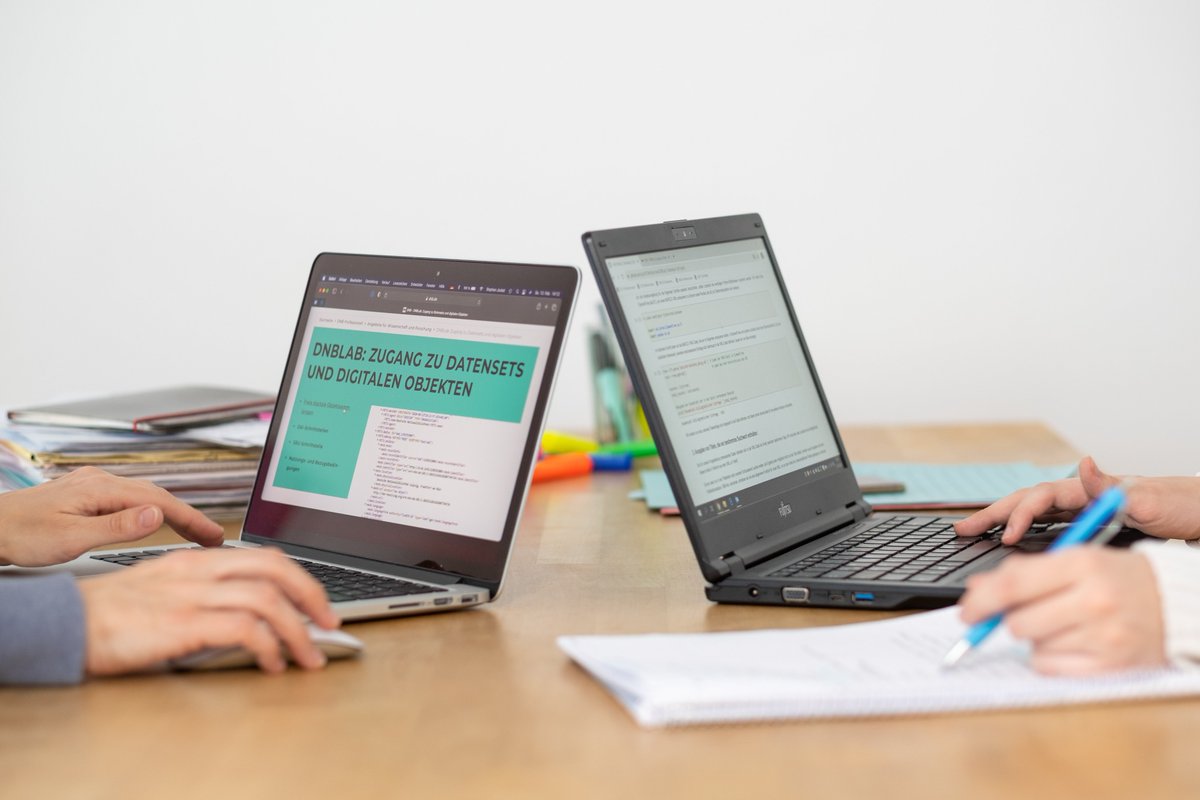 DNB_Aktuelles's tweet photo. Neues Jahr, neue DNBLab-Veranstaltungen! Wir starten nächsten Montag mit einer Einführung für Einsteiger*innen. Lernt das Lab rundum kennen. Anmeldung unter https://t.co/mOYYsc0IkX #dnblab #dh #digitalhumanities https://t.co/YddXyhgsY9