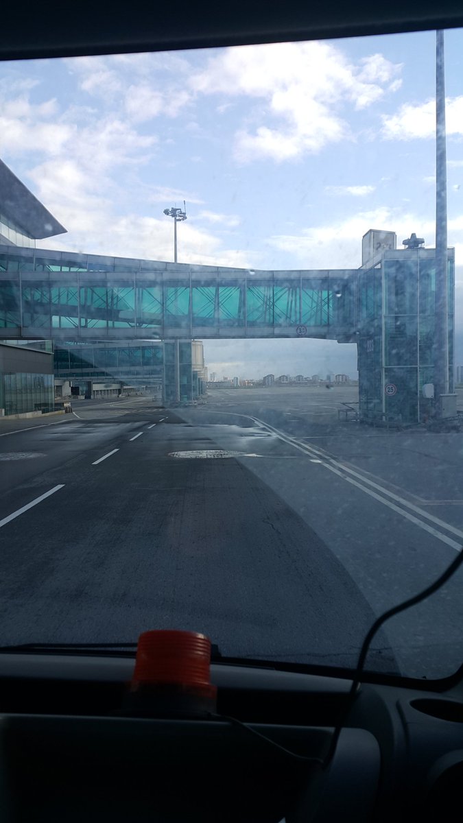 airdispatch's tweet photo. Ataturk Havalimani yillar sonra pek issiz ve pek sakin.
Ama sen sonsuza kadar gonlumuzun bas kosesinde olacaksin Ataturk Havalimani...
#ataturkhavalimani #LTBA #seniseviyoruz https://t.co/ytMAQtccva