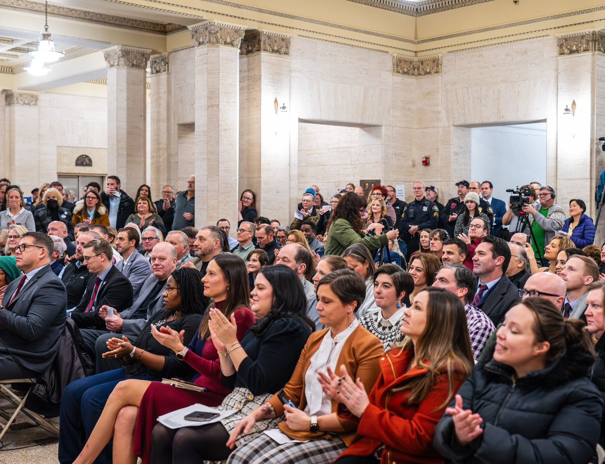 RogerForDuluth's tweet image. One week ago today I was sworn in as the 40th Mayor for the City of Duluth. I remain humbled and in all of the challenges, opportunities, and responsibility. Thank you Duluth!