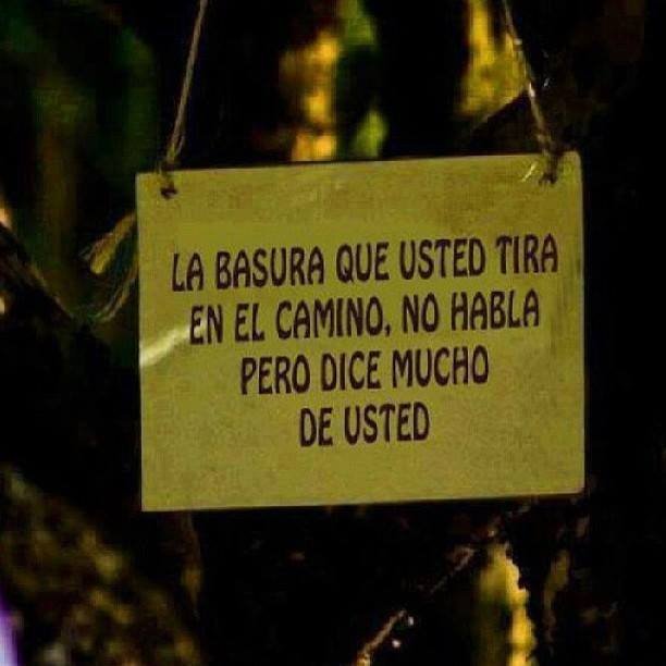 EcoInventos's tweet photo. La basura que usted tira en el camino, no habla pero dice mucho de usted. https://t.co/UjbBjFLNO7