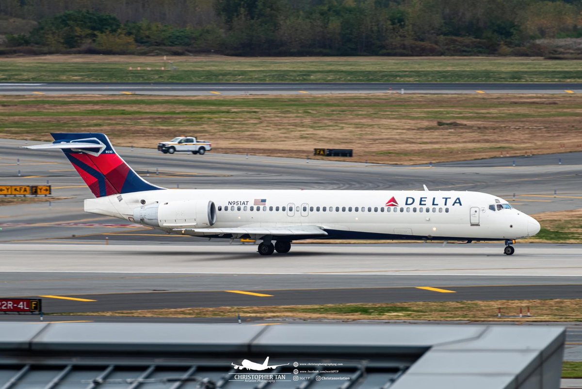 n194at's tweet photo. Delta Air Lines
Boeing 717-231 N951AT
JFK/KJFK John F. Kennedy International Airport
Photo credit Christopher Tan
#AvGeek #Airline #Aviation #AvGeeks #Boeing #B717 #MD95 #DeltaAirlines #JFK @JFKairport #NewYork https://t.co/Rok7aU3lKN