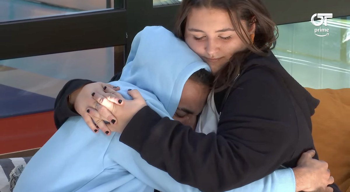 AlbaMinuchi's tweet photo. Gracia Bea. ❤️‍🩹 (Igual el chaval la salvó a ella por estos gestos y no por películas que os montáis). #OTDirecto9E https://t.co/7TppE1o3Tt