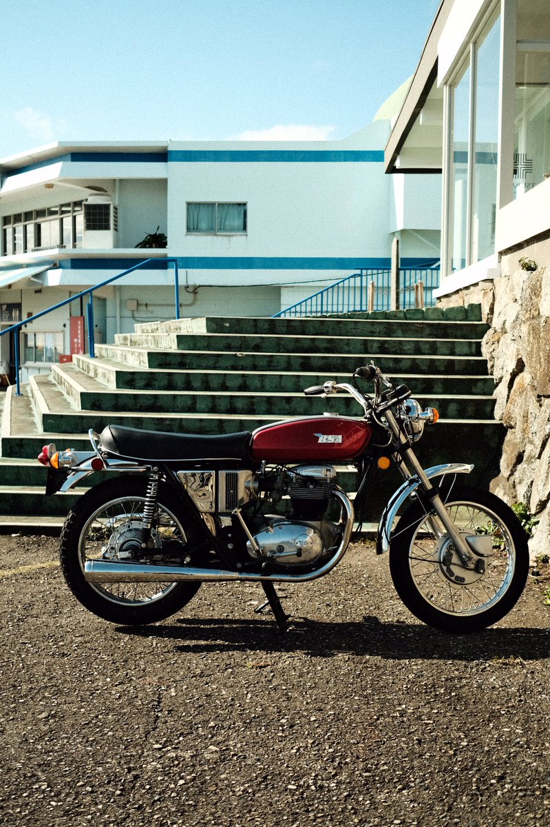 rest_hiro's tweet photo. 🛵
BSAいったりましたー。
#fujifilm #fujifilm_xseries #fujifilmxe4 #富士フイルム #xe4 #日常 #日々 #wakayama #串本町 #和歌山県 #潮岬 #観光タワー #潮岬観光タワー #BSA #BSAA65 #BSAA65lightning #英車 #旧車 https://t.co/dEi9FjrTry