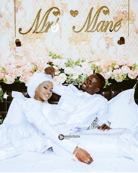 Sadio Mane (31 yrs old) married his girlfriend Aisha Tamba (18 yrs old). They have been dating for 2 years.