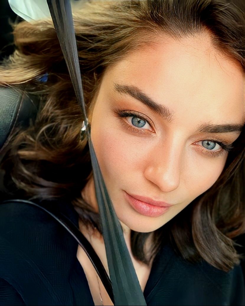 Ah o gözler...😍
#AyçaAyşinTuran