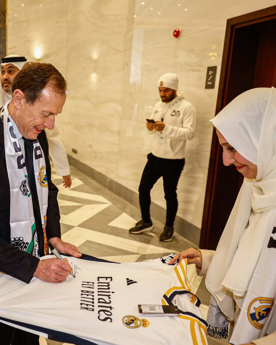 realmadridarab's tweet photo. 🤍 حياكم جمهورنا في السعودية!
@BlancosKsa | #RealMadrid https://t.co/nmgWIwQT9M