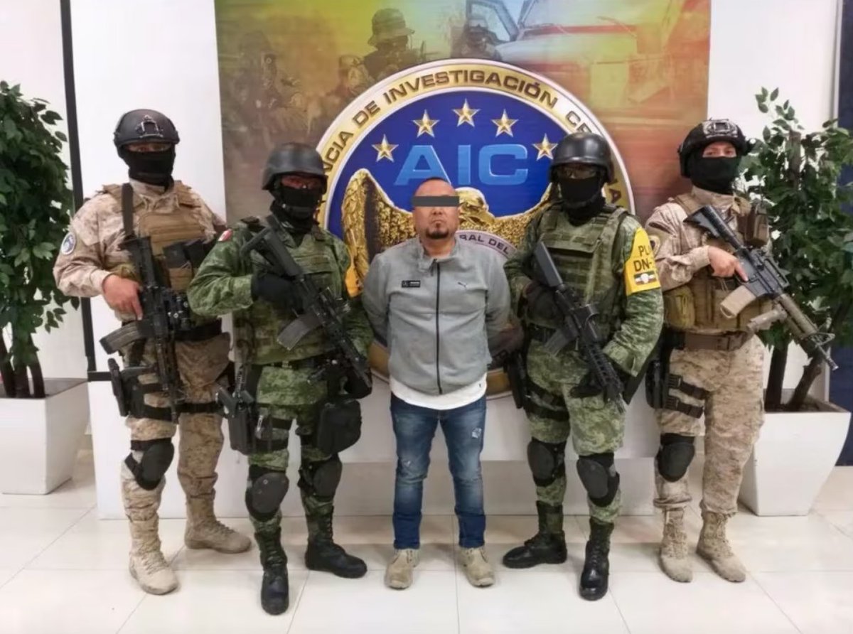 Confirman detención de Luis Antonio Yépez, Alias El Monedas o El Sonic, hijo de El Marro. #Guanajuato 

Este fue detenido junto a dos personas mas durante la tarde del domingo, provocando diversos bloqueos en los municipios de Celaya, Juventino Rosas y Villagrán.