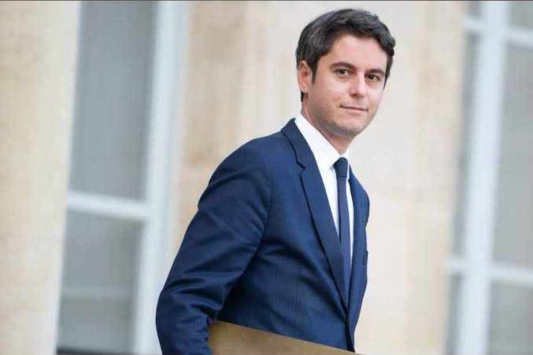Le 1er ministre Français a 34 ans mais toi à 50 ans tu es toujours dans la league des jeunes de ton parti politique. Ok Peter pan!