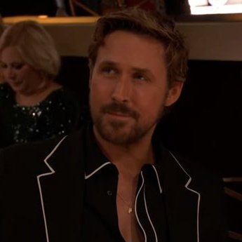feverdreamliz's tweet photo. Isn't it funny that Ryan Gosling had the EXACT same reaction as Taylor Swift after a joke about them, but only ONE of those people is getting worldwide negative press for it? 

It's not funny actually, it's fucking infuriating. https://t.co/a8uVznVZIC