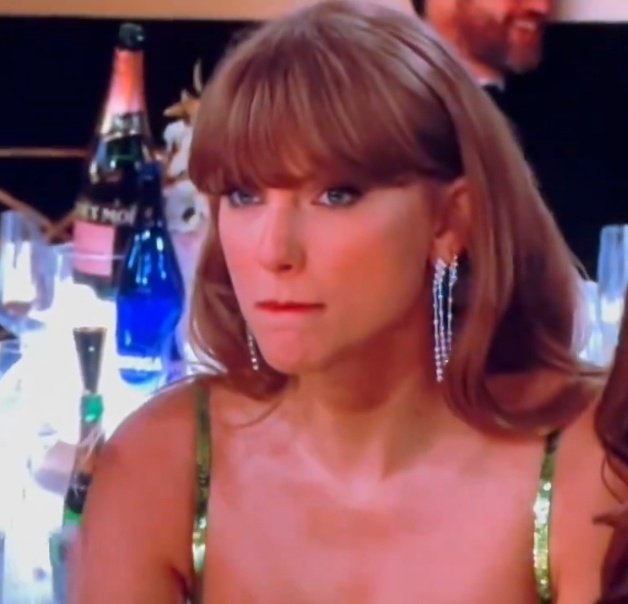 Isn't it funny that Ryan Gosling had the EXACT same reaction as Taylor Swift after a joke about them, but only ONE of those people is getting worldwide negative press for it? 

It's not funny actually, it's fucking infuriating.