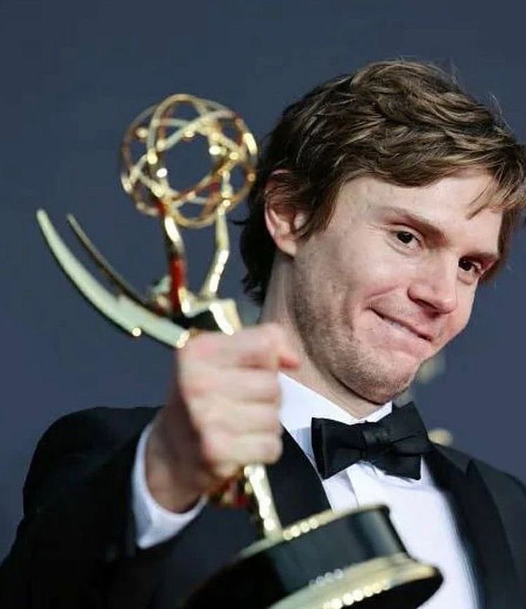 michelef1205's tweet image. Ha 😂 next Monday peeps 🐥 #EvanPeters #2Time #EmmyWinner 🙌 🥇🥇