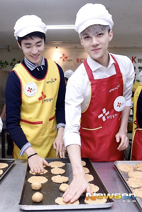 milkteus's tweet photo. 140109 — 10 years ago today 🧑🏻‍🍳 🍪 https://t.co/Dns44gyOze
