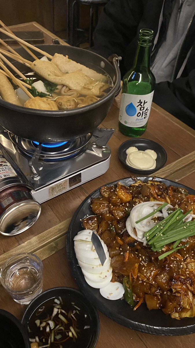bbisakk's tweet photo. 📍경성대 부경대 쉼
일단 사장님이 너무너무 친절하셔서 기분 좋게 먹을 수 있어요 
바 자리도 있고 그냥 테이블도 있어서 원하시는 ���으로 선택하면 돼용
어묵탕 맛있고 스지도 맛있어요! 생일엔 폴라로이드도 찍어주십니다 추천추천~ https://t.co/hNEYgKLrgE