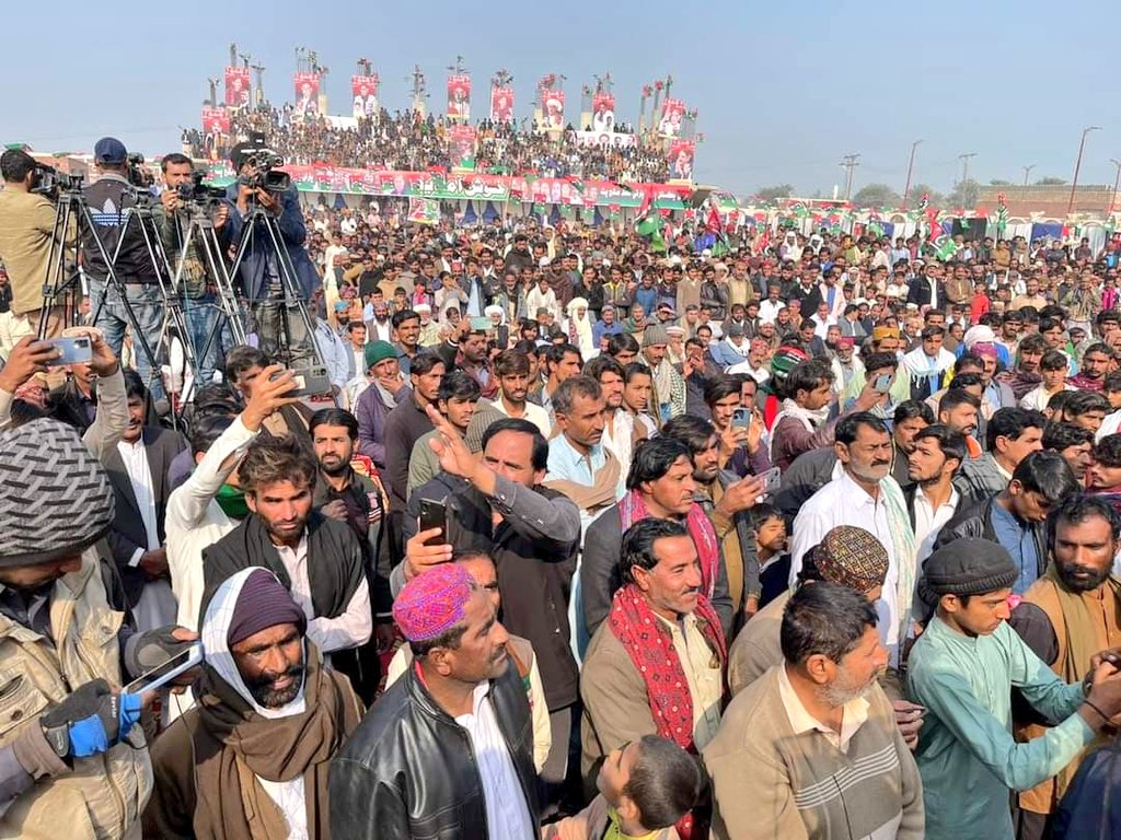 S_KhursheedShah's tweet photo. میں اہلیانِ صالح پٹ کا شکریہ ادا کرتا ہوں جنہوں نے مختصر وقت کی کال پر اتنی بڑی تعداد میں جلسے میں شامل ہوکر نہ صرف پاکستان پیپلز پارٹی پر مکمل اعتماد اظہار کیا بلکہ پوری دنیا کو واضح پیغام دیا کہ ھم ایک غیرتمند اور خوددار قوم ہیں

#NA201 #PPP #VoteForPPP https://t.co/Cja19CeHiJ