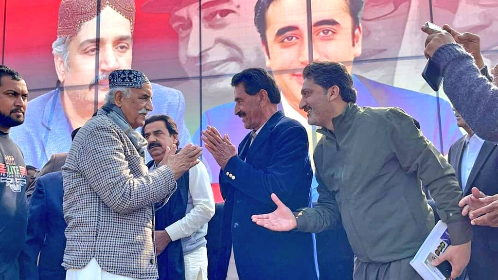 S_KhursheedShah's tweet photo. میں اہلیانِ صالح پٹ کا شکریہ ادا کرتا ہوں جنہوں نے مختصر وقت کی کال پر اتنی بڑی تعداد میں جلسے میں شامل ہوکر نہ صرف پاکستان پیپلز پارٹی پر مکمل اعتماد اظہار کیا بلکہ پوری دنیا کو واضح پیغام دیا کہ ھم ایک غیرتمند اور خوددار قوم ہیں

#NA201 #PPP #VoteForPPP https://t.co/Cja19CeHiJ