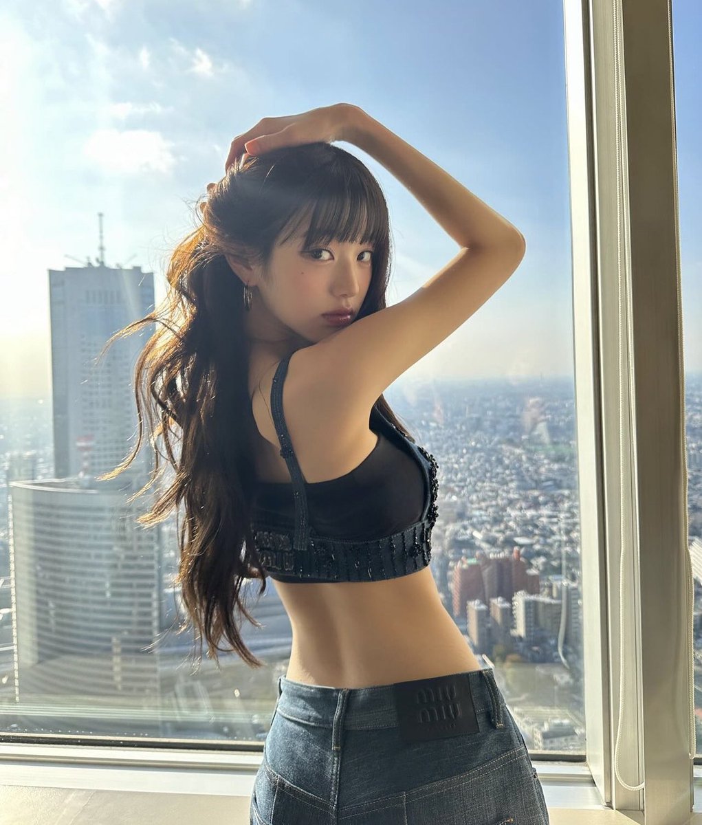 PopBase's tweet photo. IVE's Wonyoung stuns in newly shared photos. https://t.co/VoA07qmsxU
