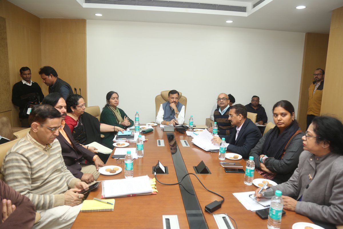 schooledump's tweet photo. स्कूल शिक्षा मंत्री श्री उदय प्रताप सिंह ने मंगलवार को मंत्रालय में  स्कूल शिक्षा विभाग की समीक्षा बैठक ली, जिसमें विभागीय अधिकारी उपस्थित थे। 

@CMMadhyaPradesh 
@udaypratapmp 
@JansamparkMP https://t.co/YETKYzTz2y