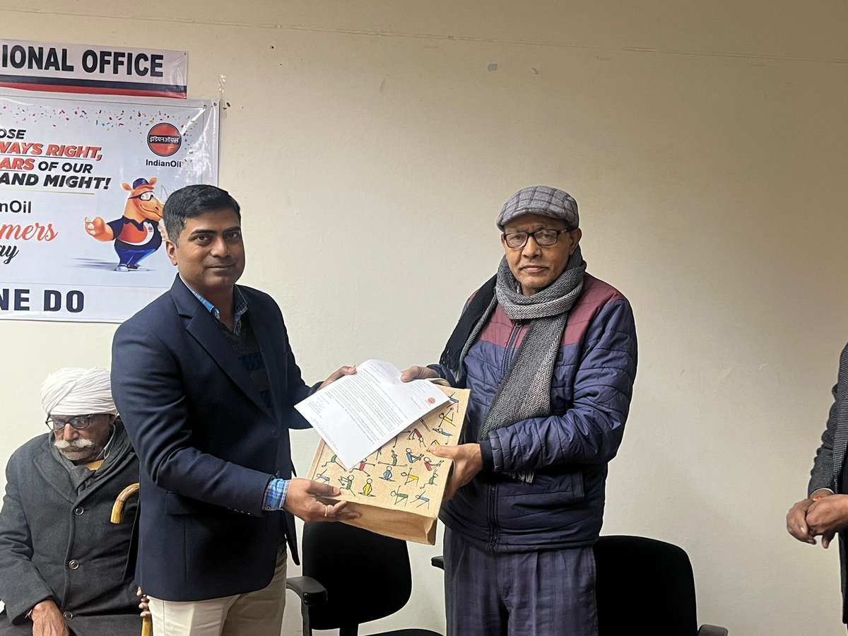 #IndianOil_customer_day celebrated by cake cutting and felicitation of customers by DLH KIDO. <a href="/DirMktg_iocl/">Director (Marketing), IndianOil</a> <a href="/ManojGu10100891/">Manoj Gupta</a>