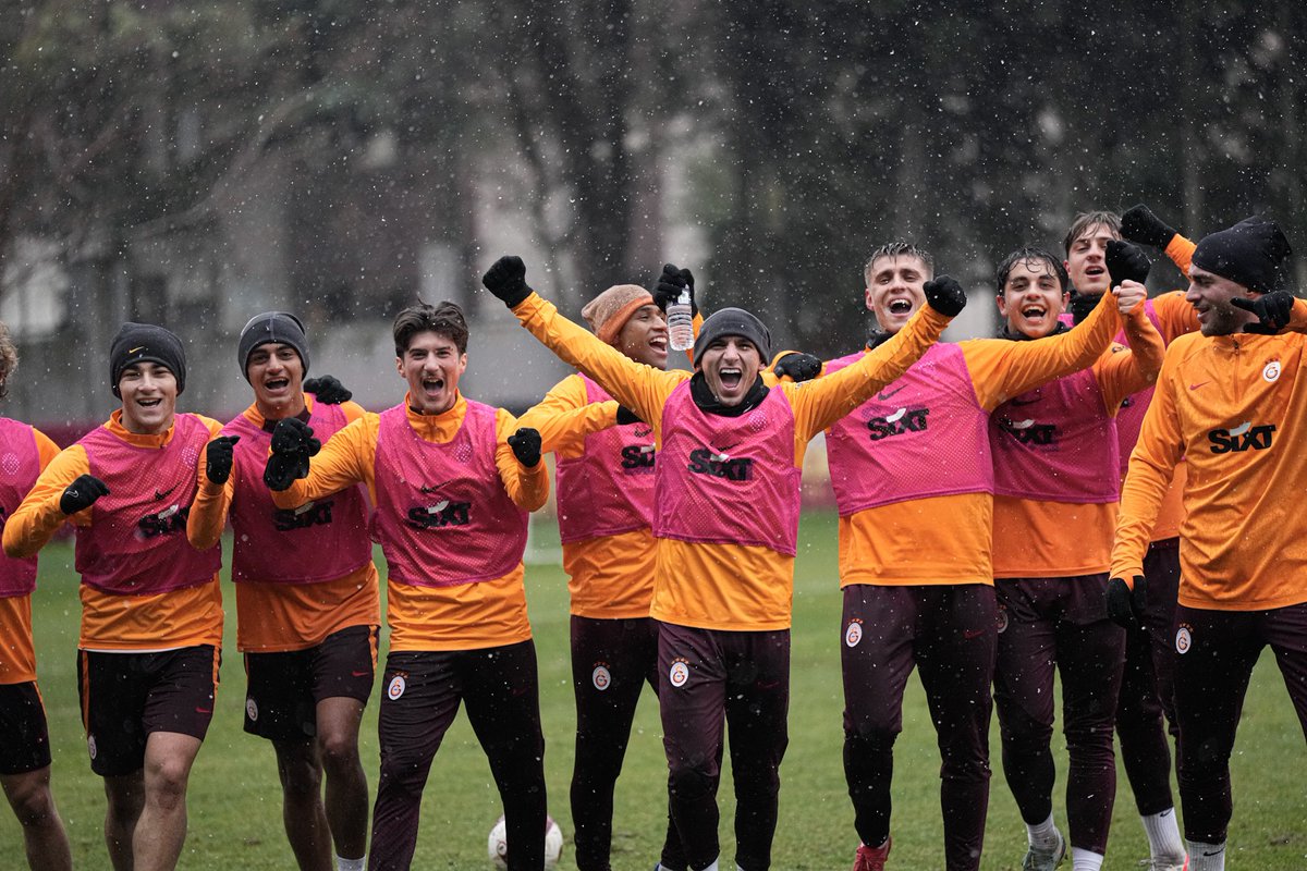 No es solo vivir… es sentirse vivo ! Felicidad pura 😁🤷🏻‍♂️⚽️ #konsantrasyon💛❤️