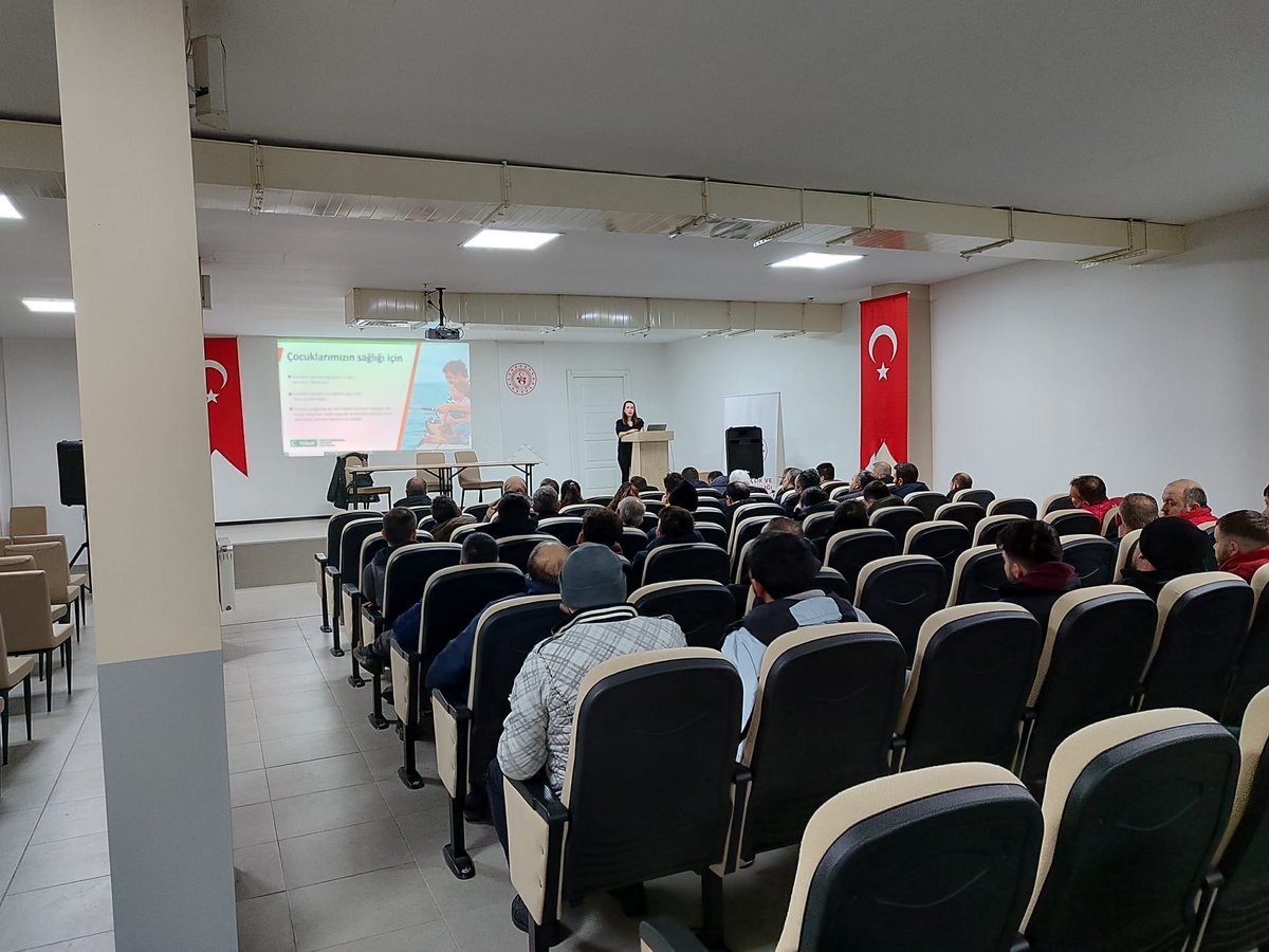 SakaryaKYGM's tweet photo. 📍Muhammet Fatih Safitürk Yurt Müdürlüğü
"Bağımlılıkla Mücadele" kapsamında Psikolog Gül Öztürk Aktaş tarafından yurt personelimize konferans verilmiştir. https://t.co/phRJe5K3FK