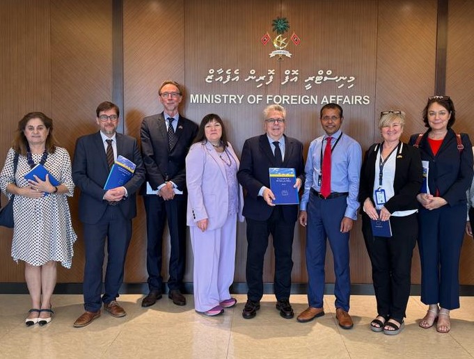 Today, our mission presented the final report (Dhiv) & recommendations to @MoFAmv . A constructive meeting ensued,discussing the path forward w/ valuable suggestions to enhance the electoral process in the 🇲🇻. Grateful for the collaboration & commitment to democratic progress.