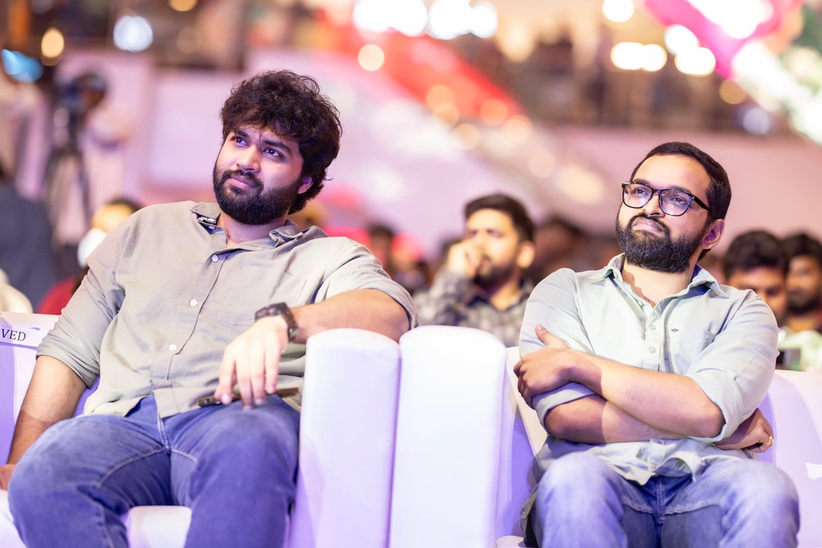 GoldwinSharon's tweet photo. #MissionChapter1
#MissionChapter1Trailer
|#missionchapter1frompongal
|#MissionChapter1FromJan12
#ArunVijay |#AmyJackson
#Nimishasajayan |#AbiHassan
#JasonShah |#BharatBopanna
Director 📹: #ALVijay (#thalaiva)
Music by 🎵: #GVPrakashKumar https://t.co/2Oxe9shmuO