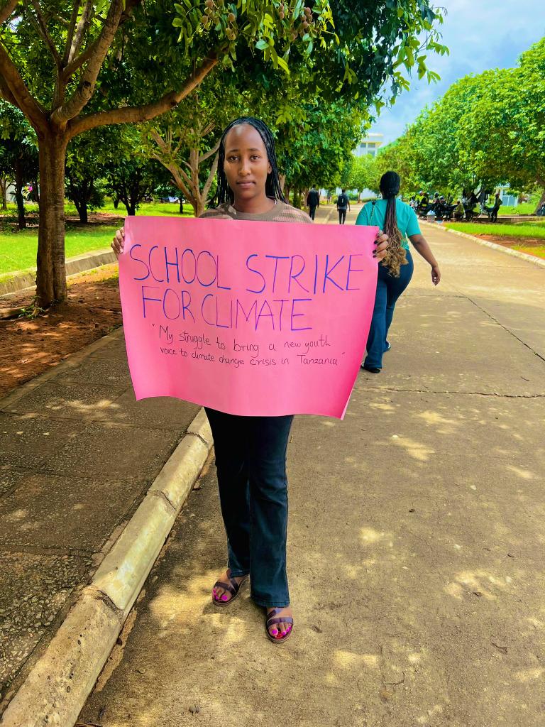TCDNetwork1's tweet photo. My First School strike for climate -My struggle is to bring a new youth voice to the Climate crisis in Tanzania.  

My aim is to put a moral pressure on Leaders to listen to the scientists and take action to the climate crisis. @FlowerMalle

#Climatestrike #Riseupmovt https://t.co/Tl5OsvAJ27
