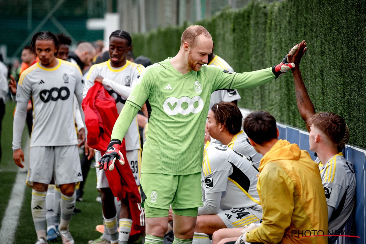 Standard_RSCL's tweet photo. Good 𝐣𝐨𝐛 boys 🤝

Let's keep up the good 𝐰𝐨𝐫𝐤 ! 👊

#BVBSTA #WinterCampRSCL 🔴⚪ https://t.co/dXSdD3Q2hg