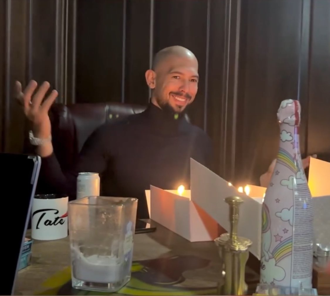 TateNews_'s tweet image. Andrew Tate celebrating his 37th birthday ❤️