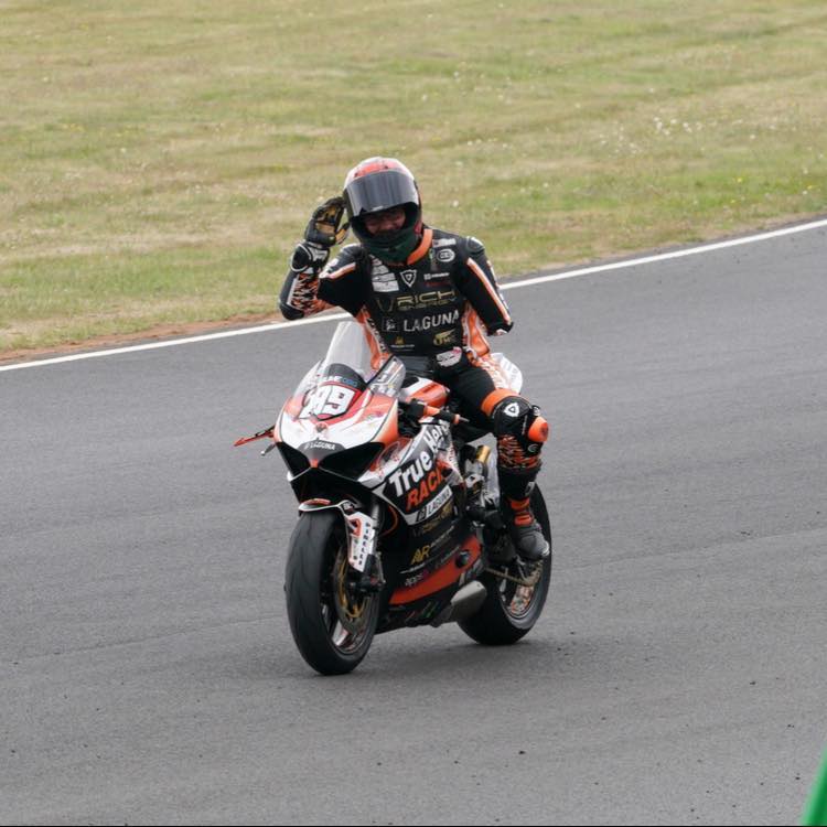 stoneman_pulse's tweet image. 🌟 Meet Chris Ganley, a one-armed hero who overcame challenges and aims to help others 🌍 💰 Support his 2024 dream and get a chance to sponsor his media exposure 🎟️ 👇 Donate and share his story 👇 loom.ly/8Lc8LGs #ChrisGanley #Dream2024 #FORWARDERLeeds