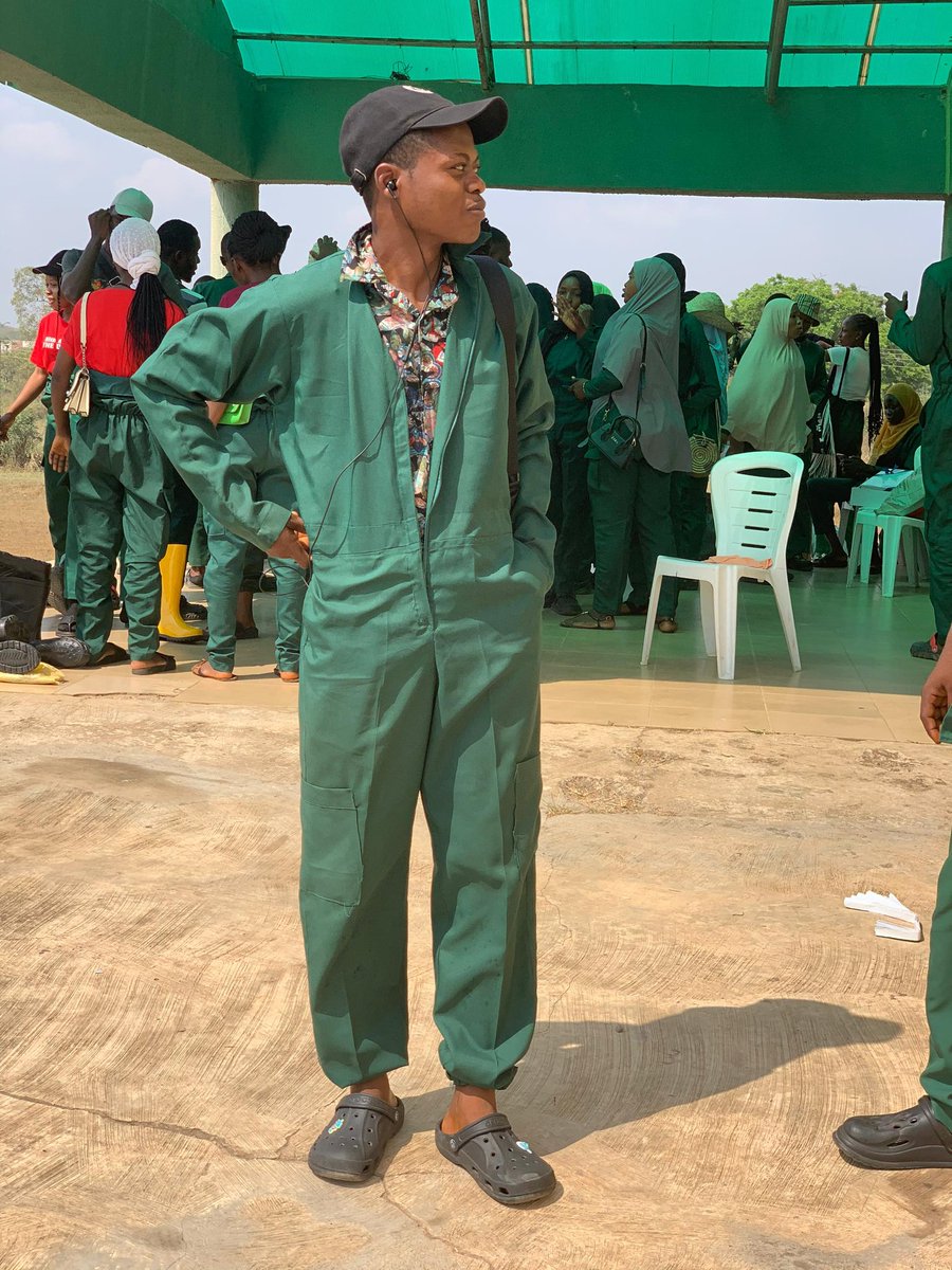 BadManSoft's tweet photo. Proud to be a FARMER....
Green is looking well 💚💚💚
Let's see your jumpsuit under here past and new 🤲🏾🤲🏾🤲🏾
#fpyorientation #funaabfpy #fpy #funaab https://t.co/VagnEIfb5R
