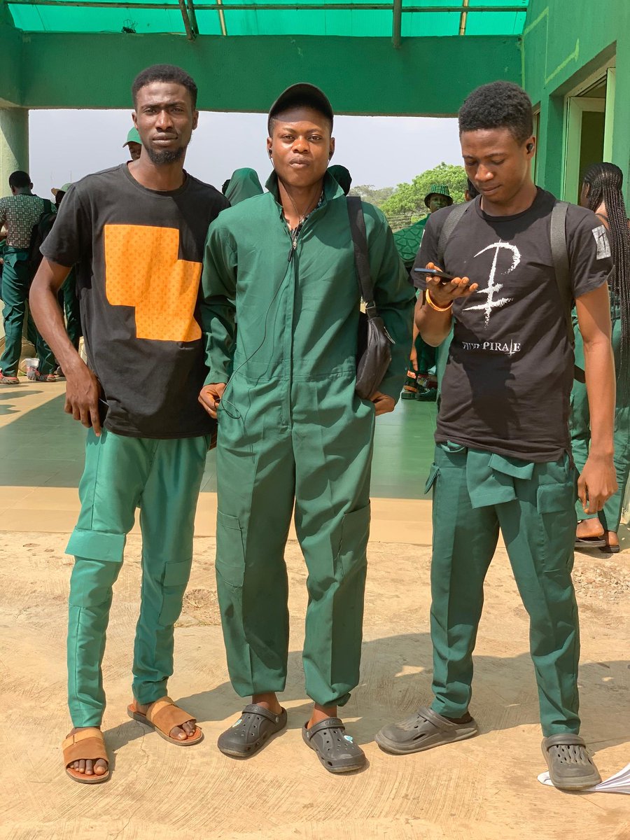 BadManSoft's tweet photo. Proud to be a FARMER....
Green is looking well 💚💚💚
Let's see your jumpsuit under here past and new 🤲🏾🤲🏾🤲🏾
#fpyorientation #funaabfpy #fpy #funaab https://t.co/VagnEIfb5R