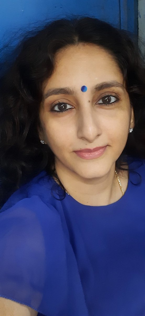 Madhumathi_Inks's tweet photo. #RayilaiPaarkkaNiRpaya 
#AllThingsBlue
ப்ரிய நீலம்... 🥺
Train journeys are, best therapy...
When the compartment matches with your favorite blue...🥲💙🧿 https://t.co/vu39uNU91J