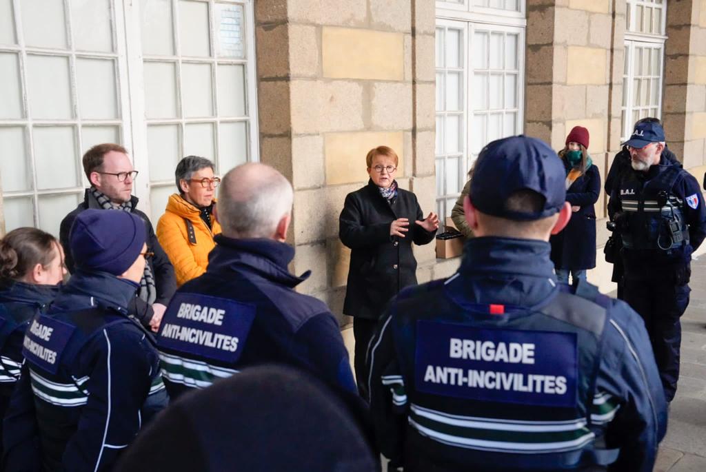 nathalieappere's tweet photo. Ce matin, lancement officiel d'un nouveau service public pour les Rennais : la Brigade anti-incivilités. Cet engagement de campagne qui se concrétise est surtout une nouvelle étape franchie dans notre politique de tranquillité publique et de prévention de la délinquance⬇️ https://t.co/CrUbd1otIe