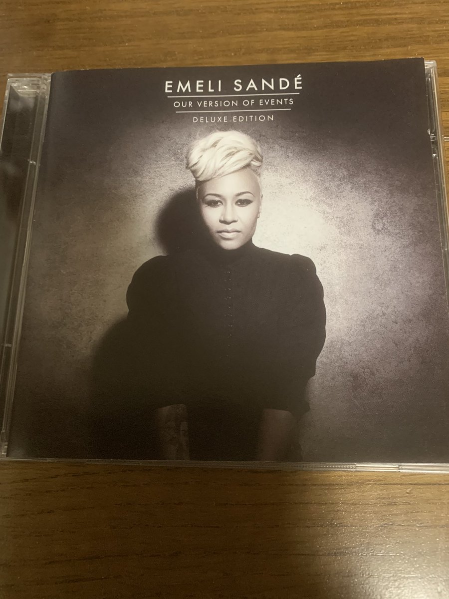 Wn6OasepgntHewa's tweet photo. 夜の1枚💿
Emeli Sande「Our Version Of Events」
1曲目のHEAVEN以外はミドルテンポの曲ばかりだけど、元々バラード系好きなのといい曲ばかりなので飽きはしないかな 笑
Tim Christensenが「Next To Me」をカバーしたのは驚いたな!
もう少ししたら新譜が手元に来るから楽しみだな🎶
#EmeliSande https://t.co/MIgkyZScnB