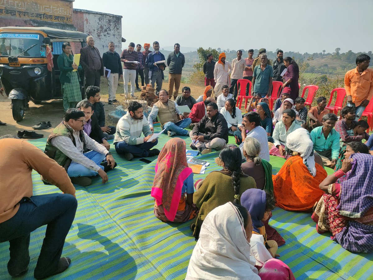जिले के पुष्पराजगढ़ विकासखण्ड के सुदूरवर्ती बैगा बाहुल्य पिपरहा, खमरौध के ग्रामों में कलेक्टर ने लगाई चौपाल

चौपाल के दौरान ग्रामवासियों को प्रधानमंत्री जनमन मिशन (पी.वी.टी.जी.) योजना के संबंध में दी जानकारी

विवरण:-m.facebook.com/story.php?stor…
<a href="/JansamparkMP/">Jansampark MP</a> 
<a href="/narendramodi/">Narendra Modi</a>