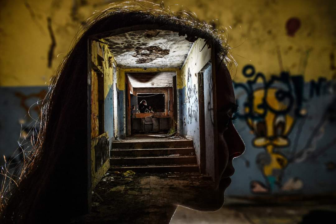 SketchLight_ray's tweet photo. @obscuradao It's all about H.O.P.E
 Hold on pain ends
 From the GIRLS HOUSE series collection 
Light painting photography one single Long exposure
https://t.co/gwGBjlOKpV
@Visheh_xyz  @At_Polina_  @BoldlinkArt https://t.co/tIlFXwfvyn