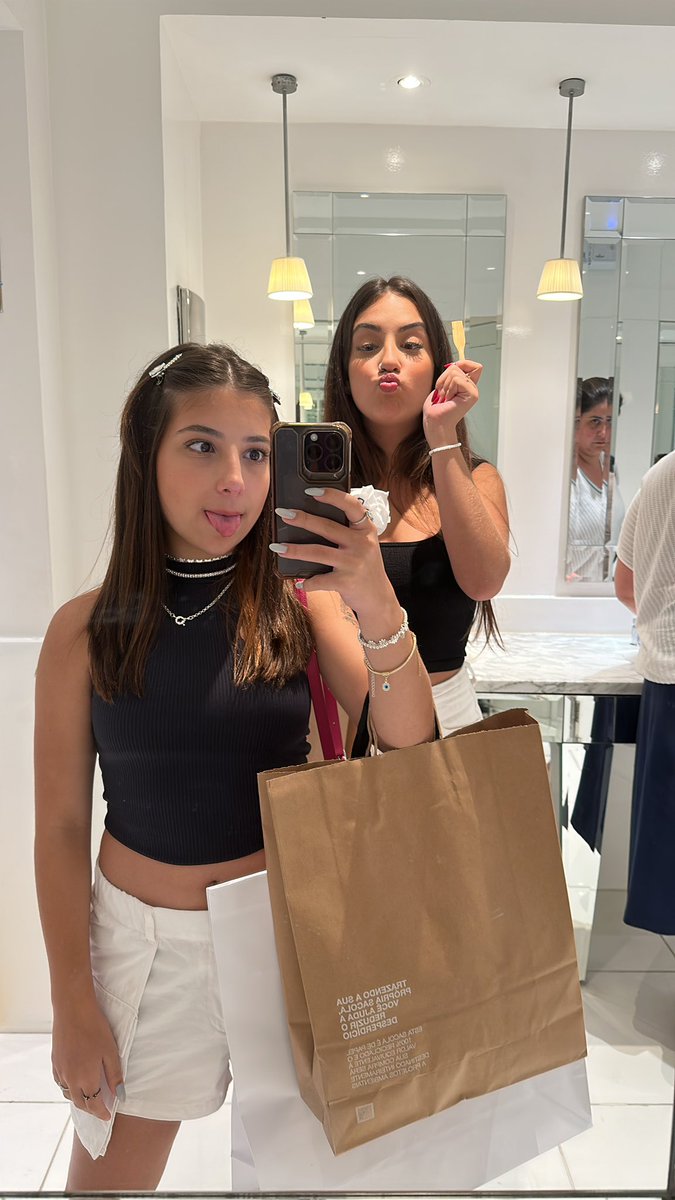 tabyoriginal's tweet photo. dia de compras🤌🏻🤌🏻✨ https://t.co/LqA5sAEHxS