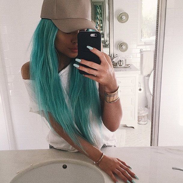 twilightxwhore's tweet photo. king kylie is back https://t.co/rWx3bfheVH
