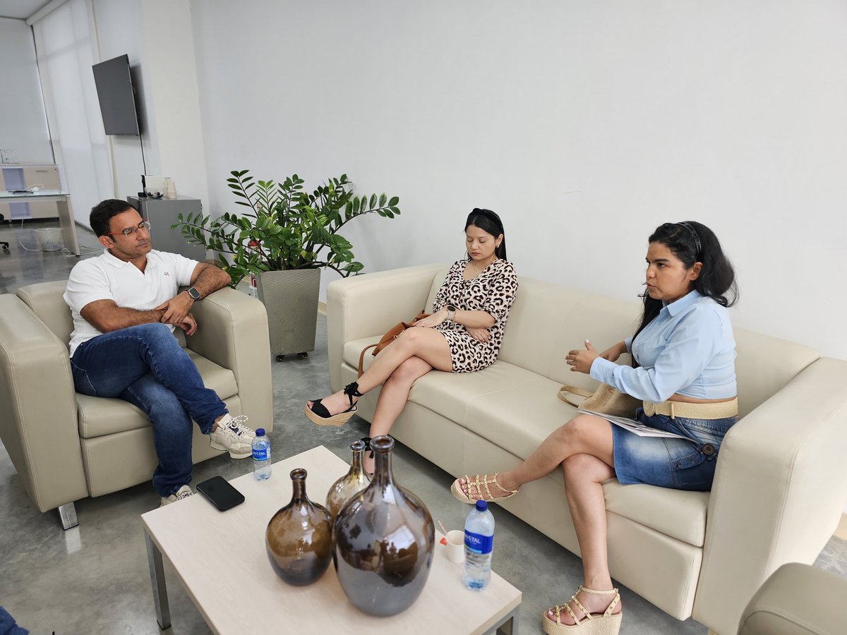 kerguelenhugo's tweet photo. Tuvimos reunión de acercamiento y articulación institucional con Ana Cristina Muñoz, directora Territorial de la @URestitucion en Córdoba y Bajo Cauca antioqueño, para fortalecer proceso de restitución de tierras en Montería.

Conversamos sobre los avances del proceso en el municipio y las atenciones necesarias para el cumplimiento de las órdenes judiciales proferidas por los Juzgados Especializados en Restitución de Tierras.