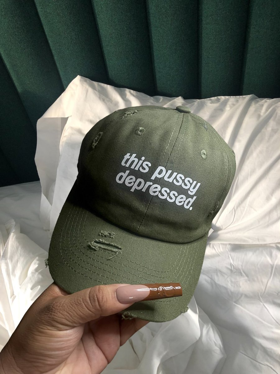 my friend wanted me to make her a hat for when she’s PMS’n 😭😭😭💔