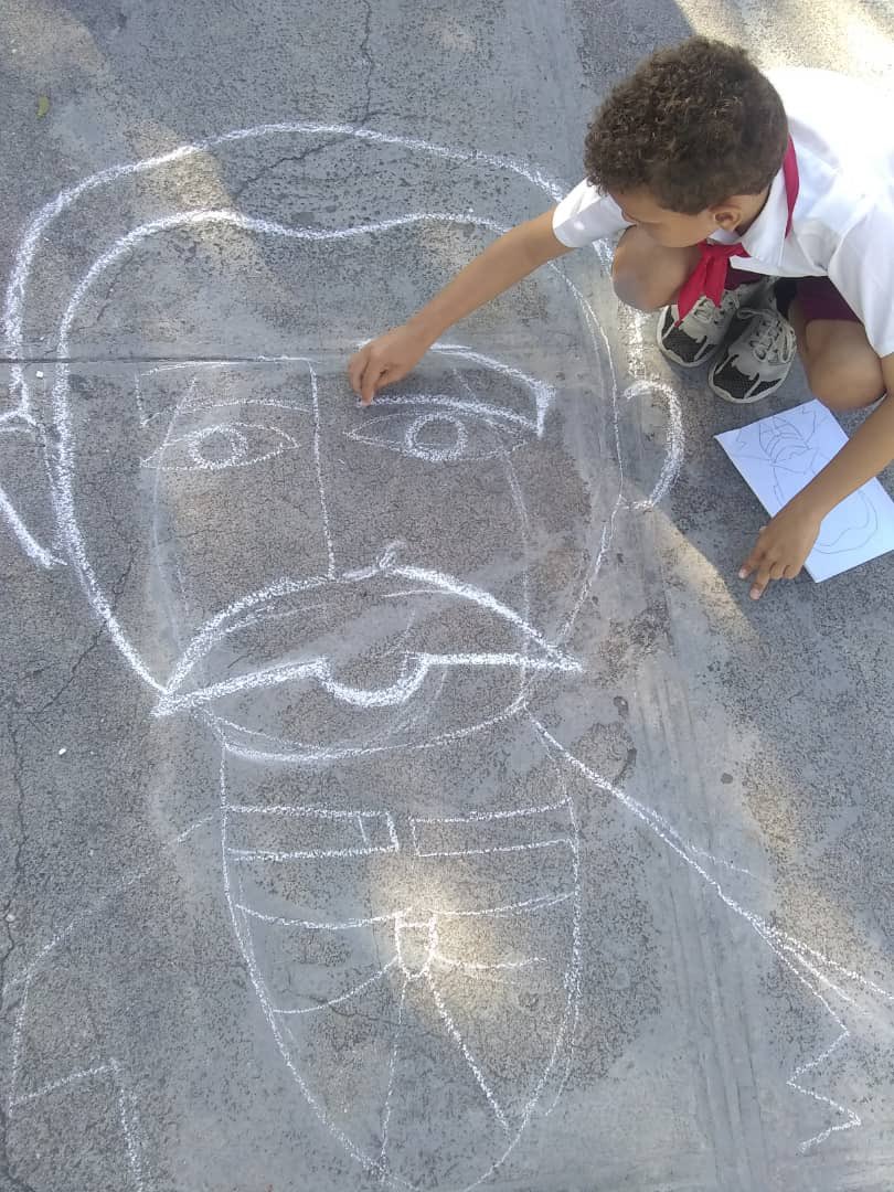 manueldositeo's tweet photo. Actividad Infantil "Mañana de fantasías". Con la peña plástica “Ronda Redonda” y la acción de tiza sobre asfalto con la temática de la paz y la obra martiana. Celebrando la 41 Semana de la Cultura Holguinera.
#SomosCulturaHolguín
#semanadelaculturaholguinera https://t.co/OkhJ2szmV3