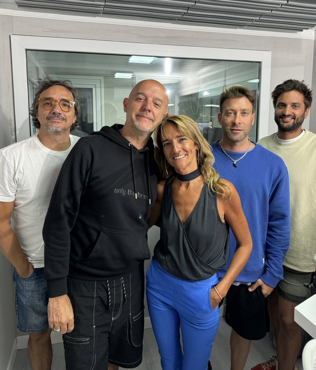 estudioplaya's tweet photo. Este equipo es todo lo que está bien!!! 
Si queres pasar un buen rato a pura risa préndete a “Las Tardecitas del Señor López”
Recorda que podes verlos por @telpintv o por Twitch 👇🏻https://t.co/irH52Ooj8H https://t.co/UrLLdg4dfP
